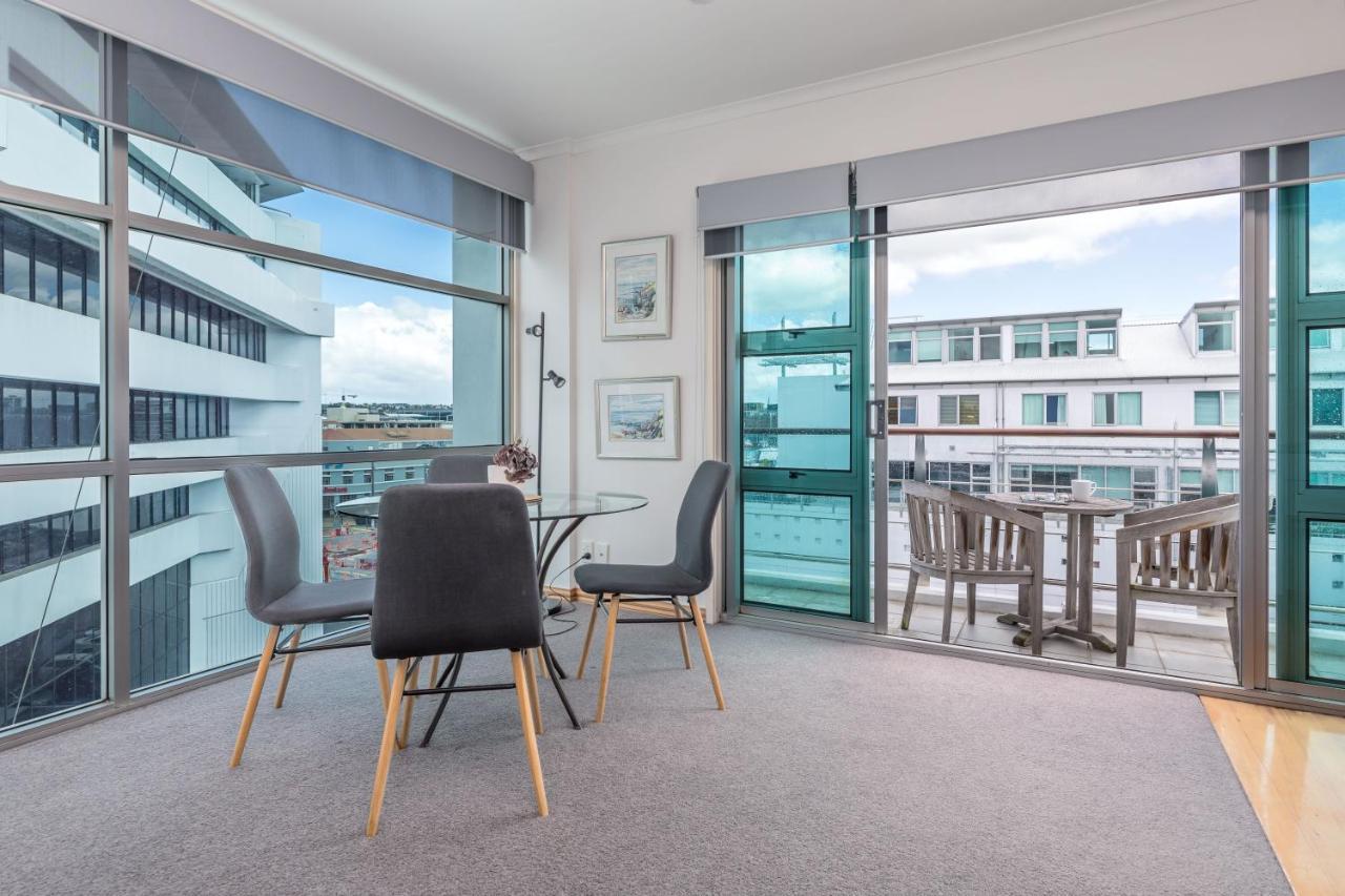Stunning Waterfront Location With Huge Balcony! Lejlighed Auckland Eksteriør billede