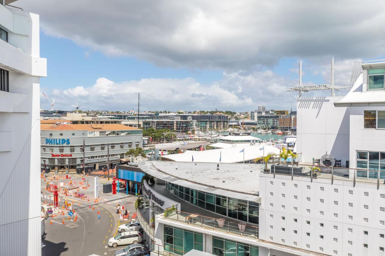 Stunning Waterfront Location With Huge Balcony! Lejlighed Auckland Eksteriør billede