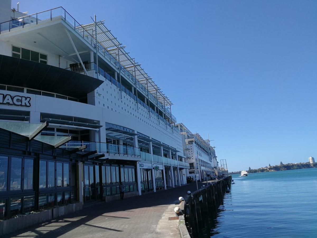 Stunning Waterfront Location With Huge Balcony! Lejlighed Auckland Eksteriør billede